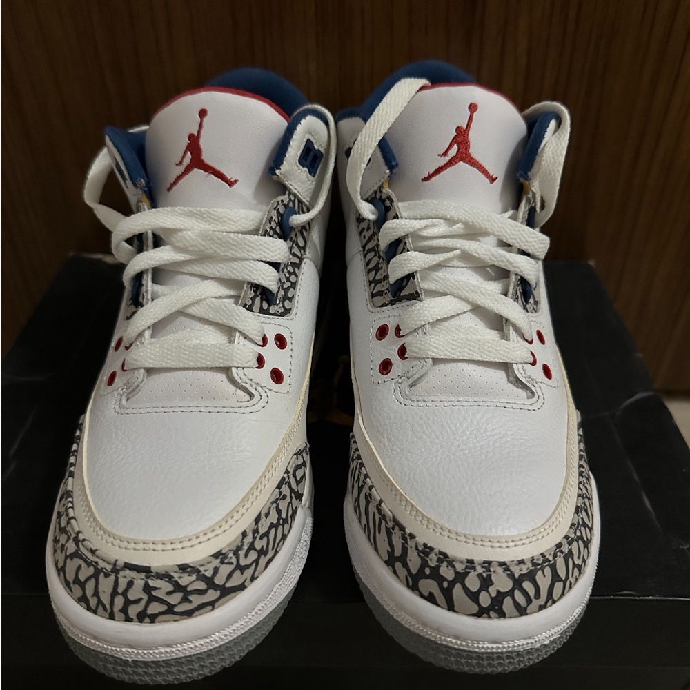 Jordan 3 retro. Og BG true blue. Size 5.5 junior.